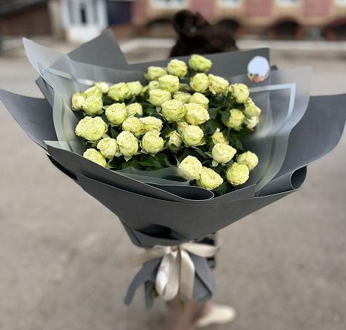 Букет Белые кустовые розы Солинеро в Ясном Ставропольского края