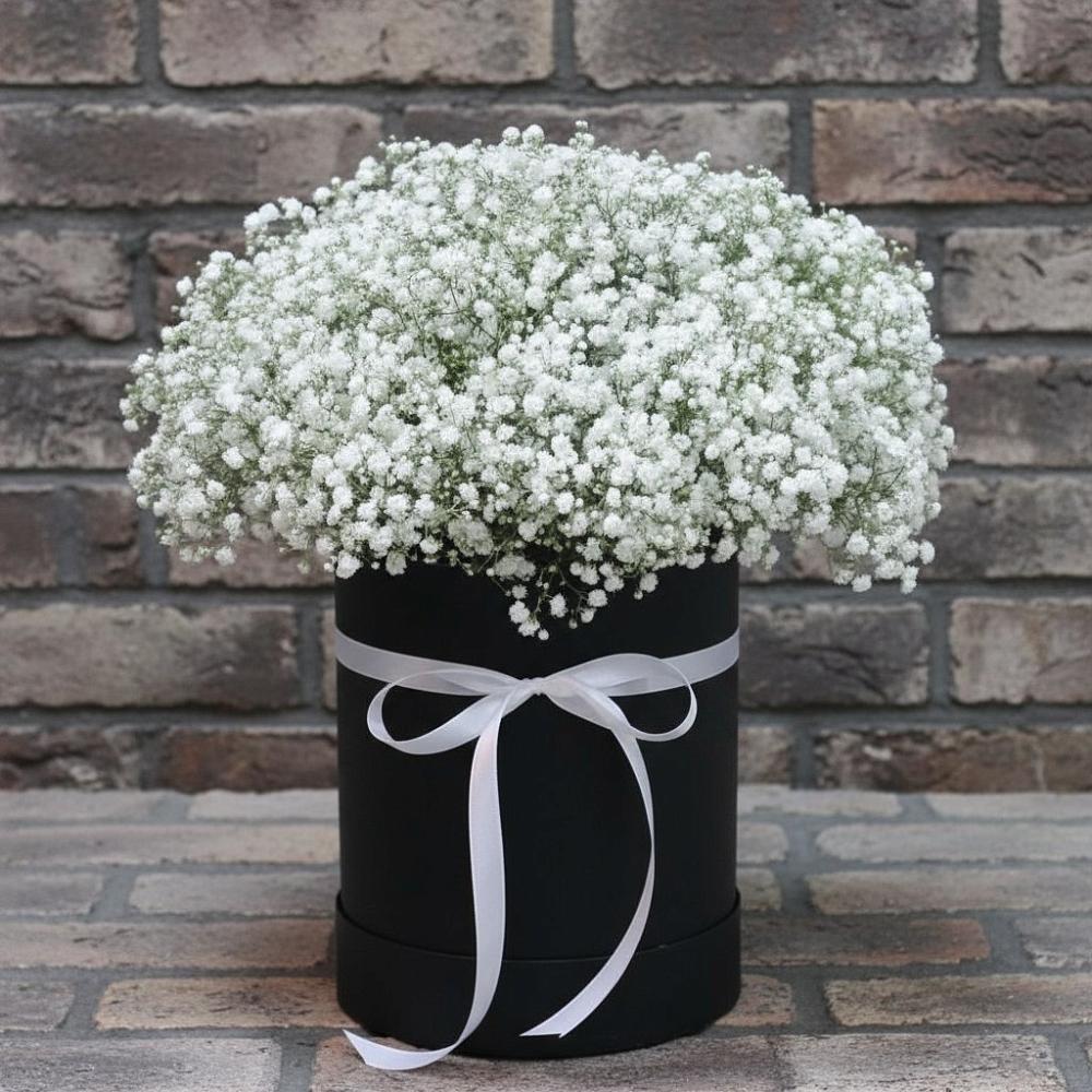 Цветочная композиция из Гипсофила в шляпной коробке в Ясном Ставропольского края