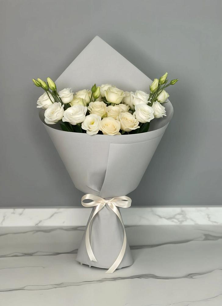 Букет цветов из: Розы и Лизиантусы в Ясном Ставропольского края