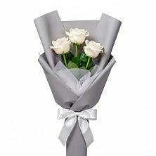 Букет 3 белые розы в Ясном Ставропольского края