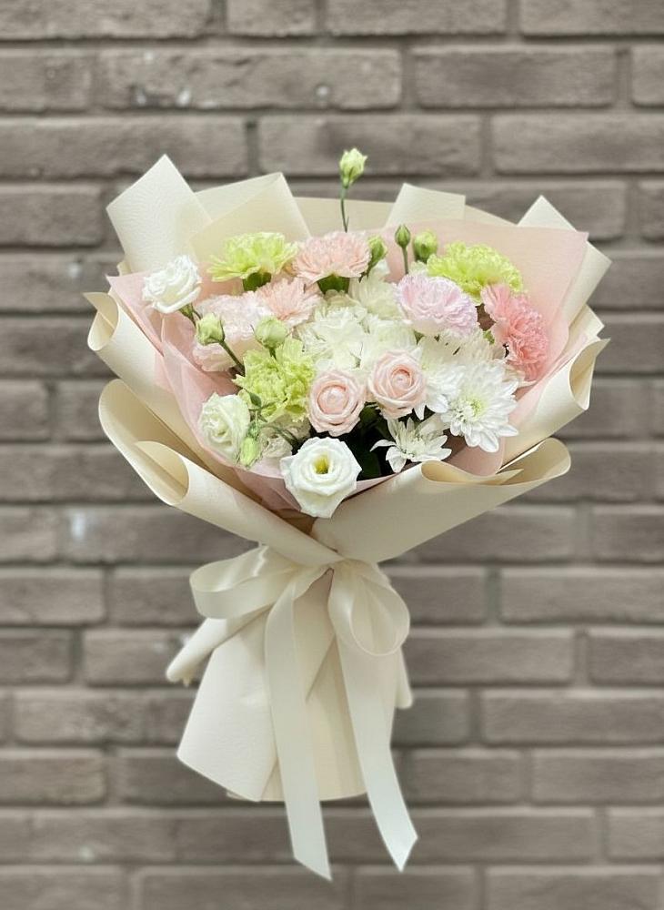 Букет цветов из: Гвоздики, Розы, Лизиантусы и Хризантемы в Ясном Ставропольского края