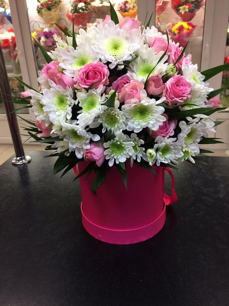 Цветочная композиция из Розы и Хризантемы в шляпной коробке в Ясном Ставропольского края