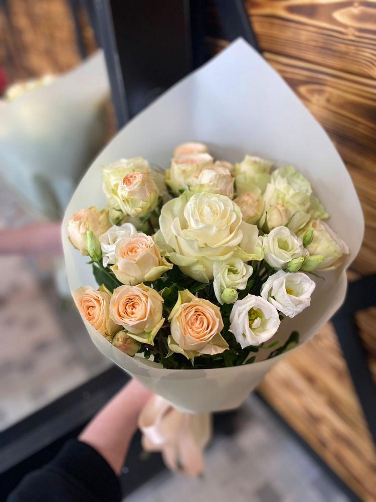 Букет цветов из: Розы и Лизиантусы в Ясном Ставропольского края